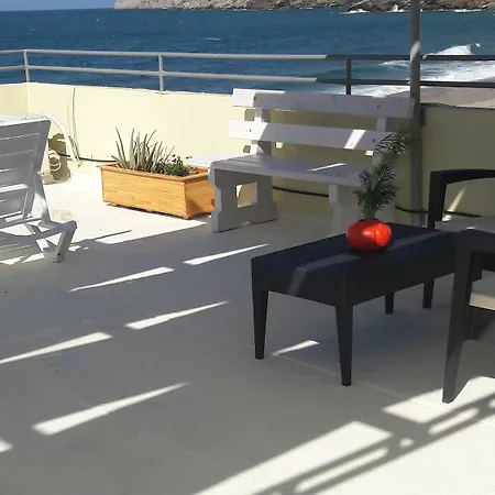 Orange Apartment *